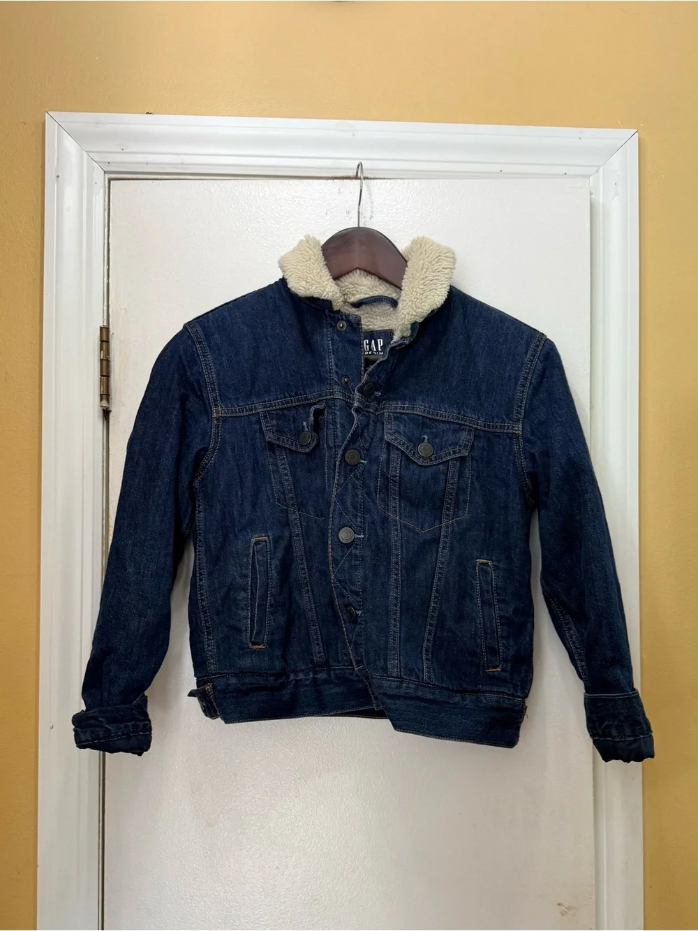 Vintage GAP Denim Sherpa-Lined Jacket in Dark Blue and Cream! EUC